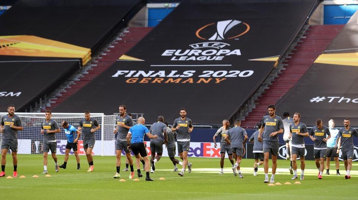 GELSENKIRCHEN, GERMANY - AUGUST 04: General view inside the stadium as Inter Milan players participate in a training session at Arena AufSchalke on August 04, 2020 in Gelsenkirchen, Germany. FC Internazionale will face Getafe CF during their UEFA Europa League round of 16 single-leg match on August 5, 2020. (Photo by Lars Baron/Getty Images)