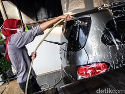 Kaca Mobil Jamuran? Bisa Dibersihkan dengan 3 Cairan Ini