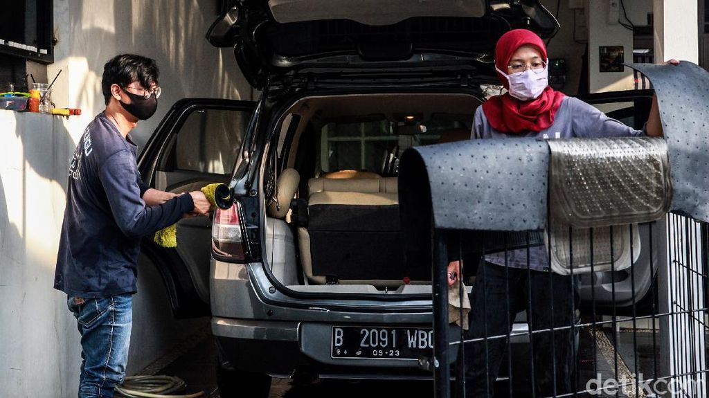Jasa Cuci Mobil Pasangan Tuna Rungu yang Viral di Tangerang