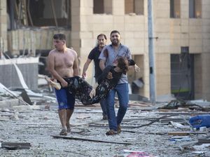 Kepanikan dan Evakuasi Korban Ledakan di Libanon Kepanikan dan Evakuasi Korban Ledakan di Libanon