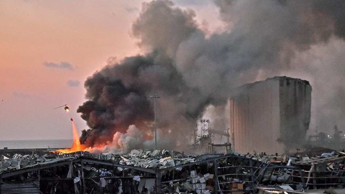 Ledakan terjadi di Beirut, ibu kota Lebanon, Selasa (4/8) waktu setempat. (Foto: AFP/STR)