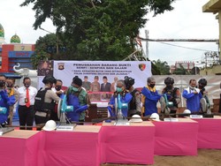 Polda Sumsel Musnahkan Ratusan Senpi Rakitan Hasil Sitaan