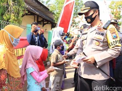 5.000 Masker Dibagikan ke Warga Tuban di Kampung Tangguh