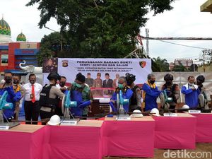 Ratusan Senjata Api Rakitan Dimusnahkan di Palembang
