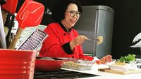 Sisca Soewitomo Gantung Panci, Yuk Lihat Lagi 10 Momen Masaknya
