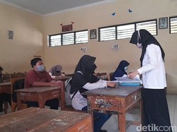 Kesulitan Belajar Online, SMP Brebes Ini Sekolah Tatap Muka Sembunyi-sembunyi