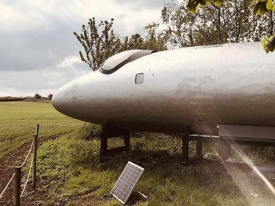 Foto: Pesawat Nuklir yang Diubah Jadi Penginapan