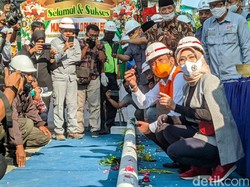 Tradisi Munggah Molo Tandai Naiknya Atap Pasar Legi Ponorogo