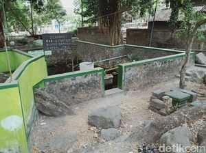 Batuan Candi dari Proyek Kolam di Klaten Masih Terlantar Batuan Candi dari Proyek Kolam di Klaten Masih Terlantar