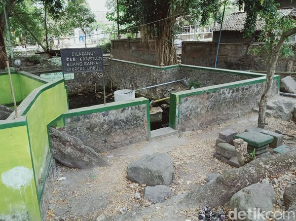 Mata Air Klaten yang Dipenuhi Reruntuhan Candi