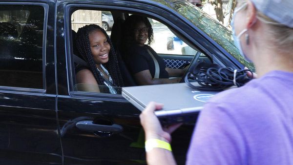 Aksi Bagi-Bagi Komputer Gratis Untuk Siswa Sekolah, Mau Dong!