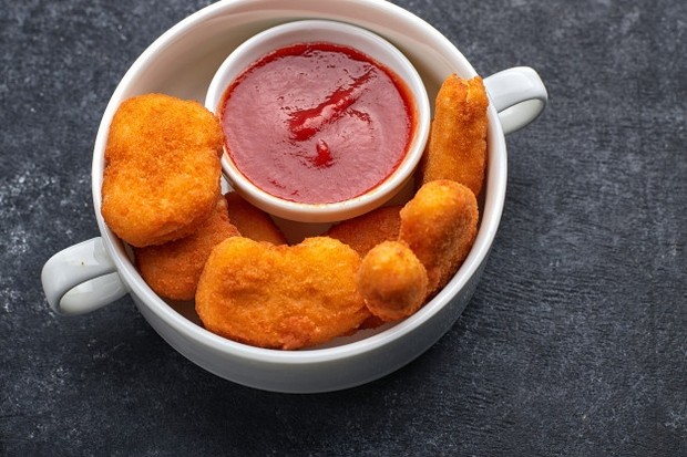 Chicken nugget mengandung bahan pengawet yang berbahaya.
