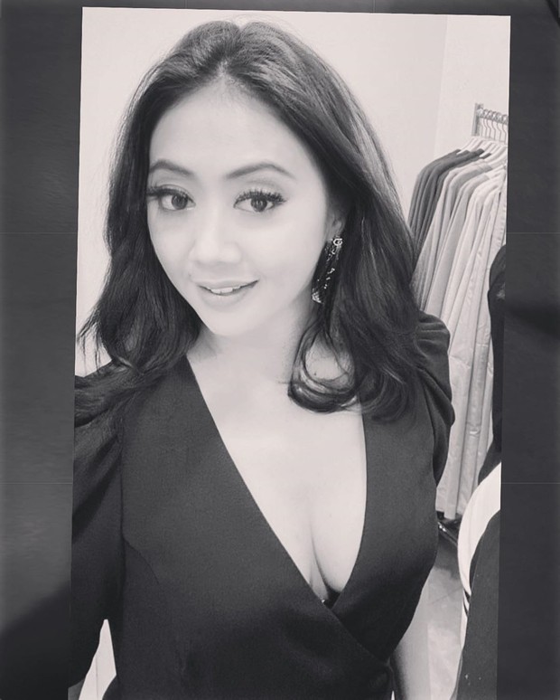 Asri Welas merupakan keturunan ketujuh Pangeran Diponegoro.