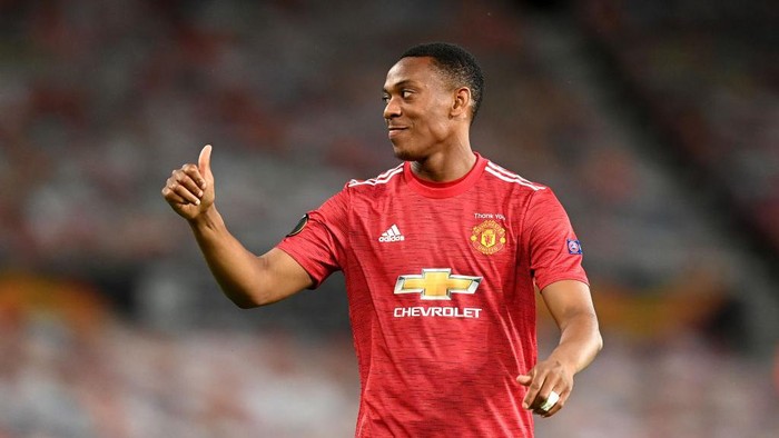 MANCHESTER, ENGLAND - AUGUST 05: Ole Gunnar Solskjaer, Manager of Manchester United embraces Anthony Martial during the UEFA Europa League round of 16 second leg match between Manchester United and LASK at Old Trafford on August 05, 2020 in Manchester, England. (Photo by Michael Regan/Getty Images)