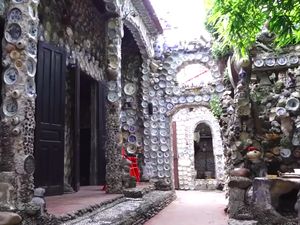 Cerita Pria Vietnam Hiasi Rumahnya dengan 10 Ribu Porselen