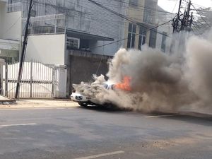 Mazda RX-7 Terbakar Karena Kopling, Bagaimana Bisa? Mazda RX-7 Terbakar Karena Kopling, Bagaimana Bisa?