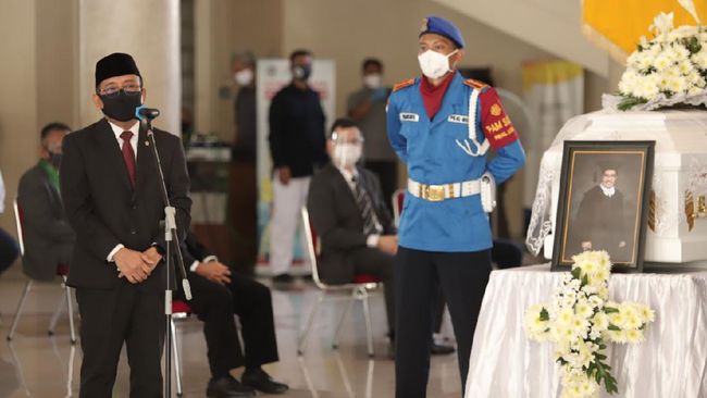 Pratikno Sampaikan Pesan Duka Jokowi Atas Wafatnya Cornelis Lay Pratikno Sampaikan Pesan Duka Jokowi Atas Wafatnya Cornelis Lay