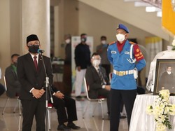 Pratikno Sampaikan Pesan Duka Jokowi Atas Wafatnya Cornelis Lay