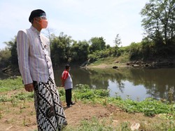 Waduh, Ada Bangkai Babi dan Pipa Siluman di Bengawan Solo