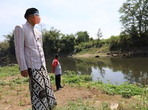 Waduh, Ada Bangkai Babi dan Pipa Siluman di Bengawan Solo Waduh, Ada Bangkai Babi dan Pipa Siluman di Bengawan Solo
