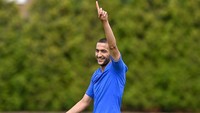 Dilansir dai Football London, calon pemain yang diyakini akan sangat mungkin memakai nomor punggung 10 adalah Hakim Ziyech. Rekrutan anyar Chelsea dari Ajax Amsterdam ini dinilai bisa jadi otak serangan The Blues musim depan (Instagram/hziyech)