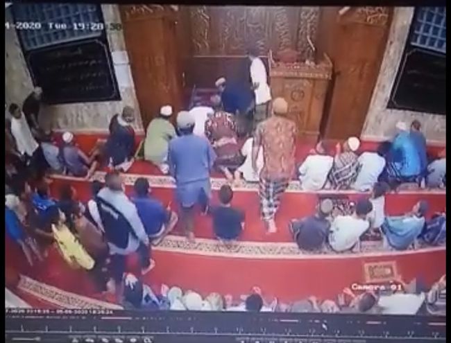Pingsan Saat Pimpin Salat, Imam Masjid Raya Muaralabuh Sumbar Wafat di RS Pingsan Saat Pimpin Salat, Imam Masjid Raya Muaralabuh Sumbar Wafat di RS