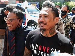 Jerinx Tak Penuhi Panggilan Polda Metro, Alasannya Sakit