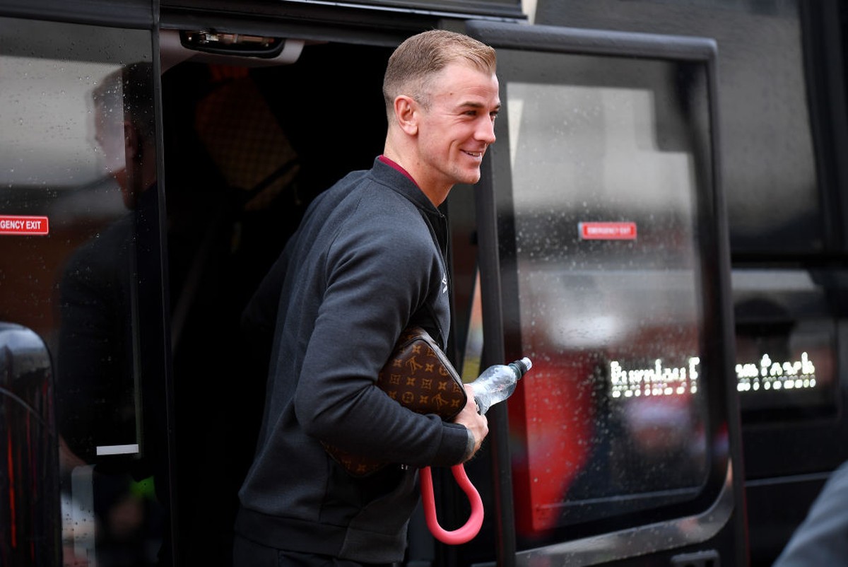 Joe Hart Pamer Otot, Biar Dilirik Nih? (Getty Images/Justin Setterfield)