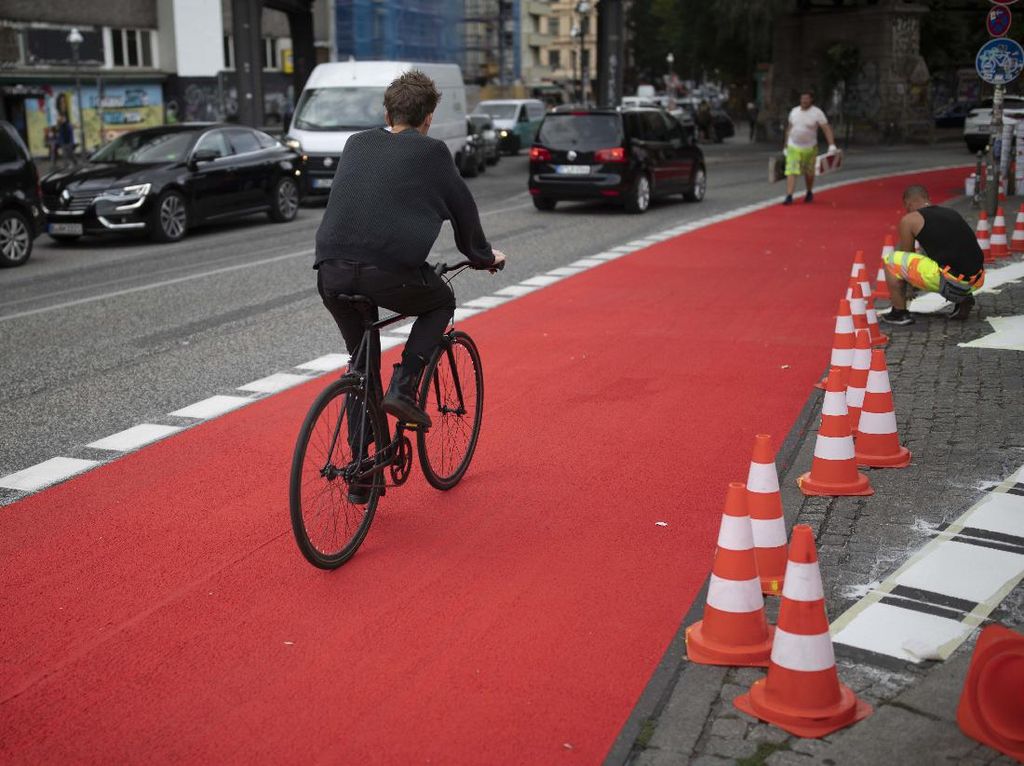 Karpet Merah untuk Pesepeda di Berlin Karpet Merah untuk Pesepeda di Berlin
