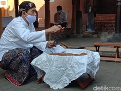 Keris dan 2 Trisula Peninggalan Sunan Kudus Dijamas, Begini Suasananya