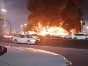Pasar Ajman Uni Emirat Arab Terbakar Hebat, Netizen Kirimkan Doa