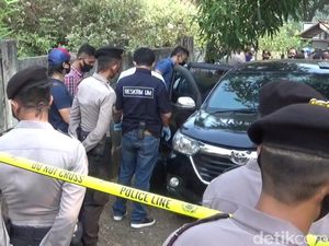Penampakan Mobil Diberondong Peluru yang Tewaskan Pria di Purwakarta