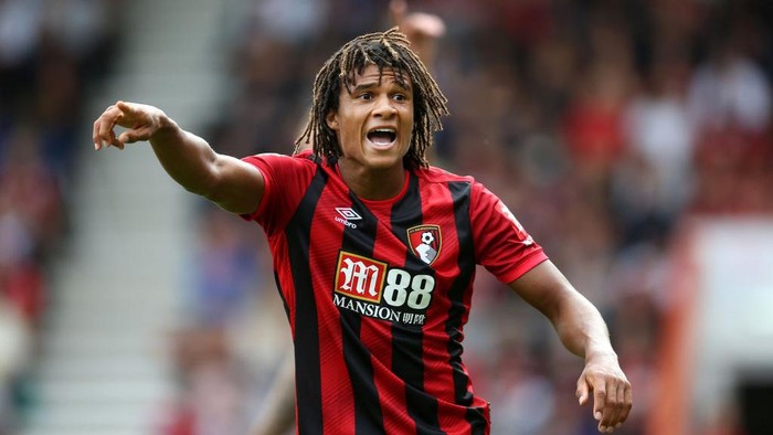 BOURNEMOUTH, ENGLAND - AUGUST 10: Nathan Ake of AFC Bournemouth gives instructions during the Premier League match between AFC Bournemouth and Sheffield United at Vitality Stadium on August 10, 2019 in Bournemouth, United Kingdom. (Photo by Steve Bardens/Getty Images)