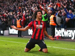 Man City Resmikan Kepindahan Nathan Ake