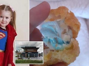 Duh! Wanita Ini Temukan Masker Utuh Nyangkut dalam Nugget