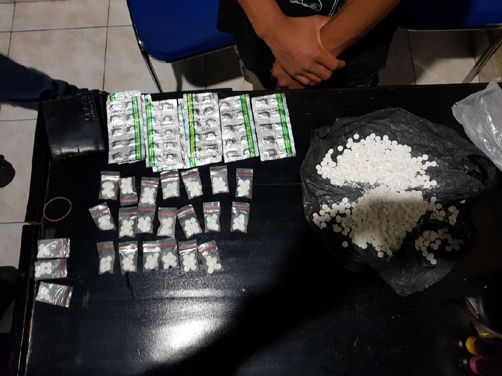 Polisi Gerebek Pengedar Obat Terlarang di Palopo Sulsel, Ribuan Butir Disita