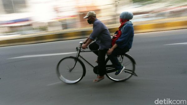 Ojek Sepeda Kota Tua Mencoba Bertahan di Tengah Pandemi