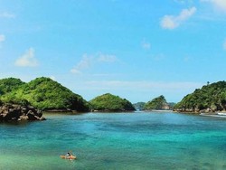 Selamat Pagi dari Pantai Teluk Asmoro Malang