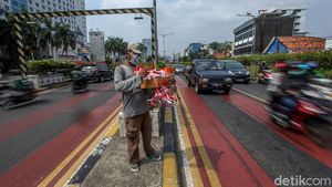 Pedagang Pernak-pernik Kemerdekaan Berburu Rezeki Jelang HUT RI