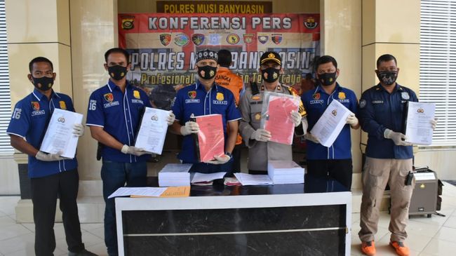 Polisi Limpahkan Kasus Korupsi Eks Kadis PU Musi Banyuasin ke Kejaksaan Polisi Limpahkan Kasus Korupsi Eks Kadis PU Musi Banyuasin ke Kejaksaan