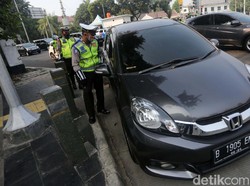 Polisi Siap Tilang Pelanggar Ganjil Genap di DKI Hari Ini