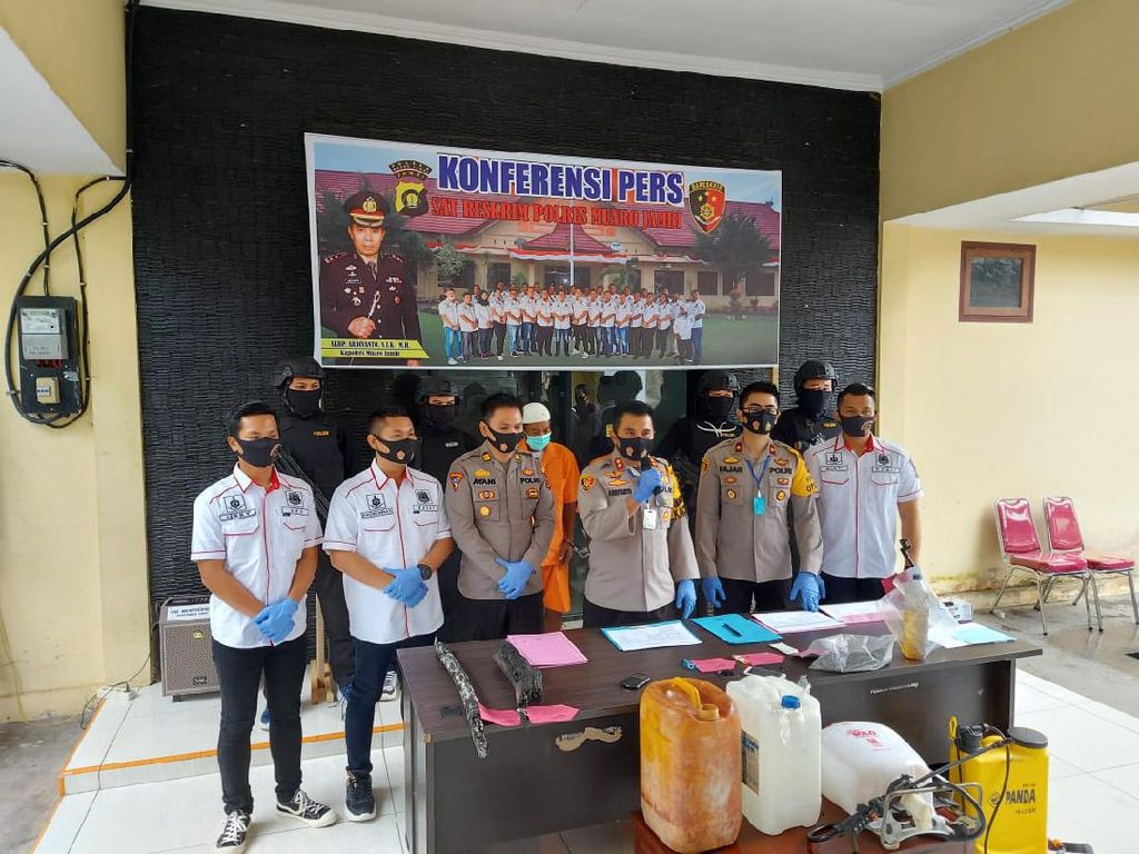 Bakar Lahan 1,7 Hektare untuk Kebun Sawit, 2 Pria di Muaro Jambi Ditangkap Bakar Lahan 1,7 Hektare untuk Kebun Sawit, 2 Pria di Muaro Jambi Ditangkap