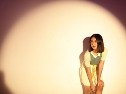 Rahmania Astrini Kolaborasi dengan Penulis All of Me dalam Shush