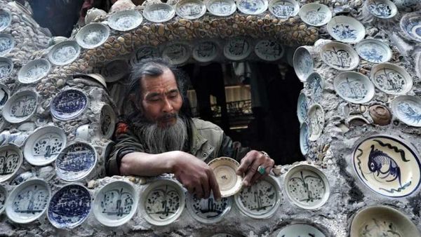 Potret Tampilan Tidak Biasa Rumah Antik yang Dihiasi 10 Ribu Piring Porselen