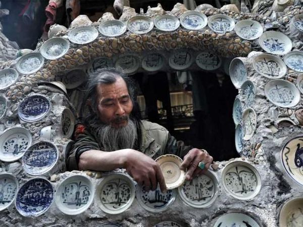 Potret Tampilan Tidak Biasa Rumah Antik yang Dihiasi 10 Ribu Piring Porselen