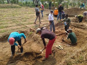 Tahap Awal Ekskavasi Situs Kumitir di Mojokerto Fokus Area Pemakaman Umum