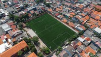 Lapangan sepak bola Perkumpulan Olahraga Serdang (Pors) Kemayoran kini berganti wajah usai dipercantik oleh Pemprov DKI Jakarta.