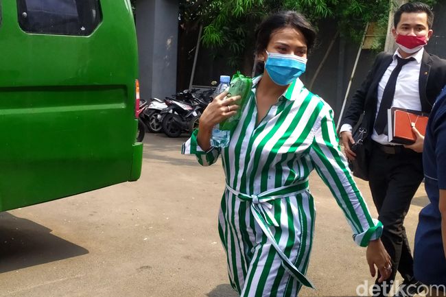 Vanessa Angel Sambangi Kejari Jakbar Terkait Kasus Narkoba Vanessa Angel Sambangi Kejari Jakbar Terkait Kasus Narkoba