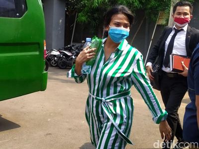 Vanessa Angel Sambangi Kejari Jakbar Terkait Kasus Narkoba