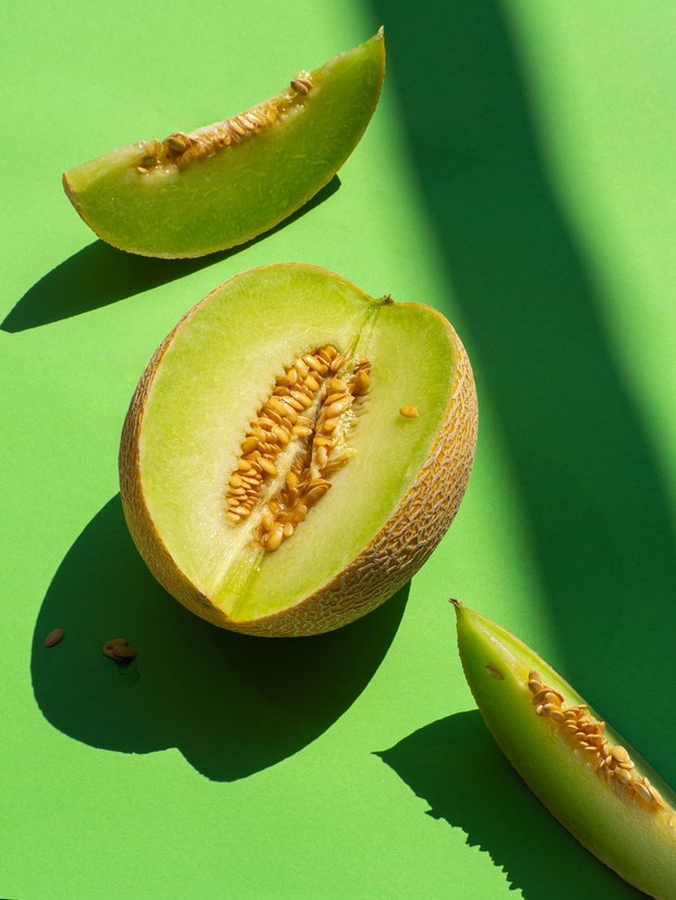 Melon kalahari kaya antioksidan dan vitamin yang membantu memulihkan dan melindungi kulit.